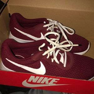 Brand new burgundy nike sneakers size 9.5